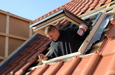 Pose de fenêtres de toit Velux à Laà-Mondrans
